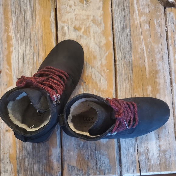 UGG shoes - Picture 2 of 4